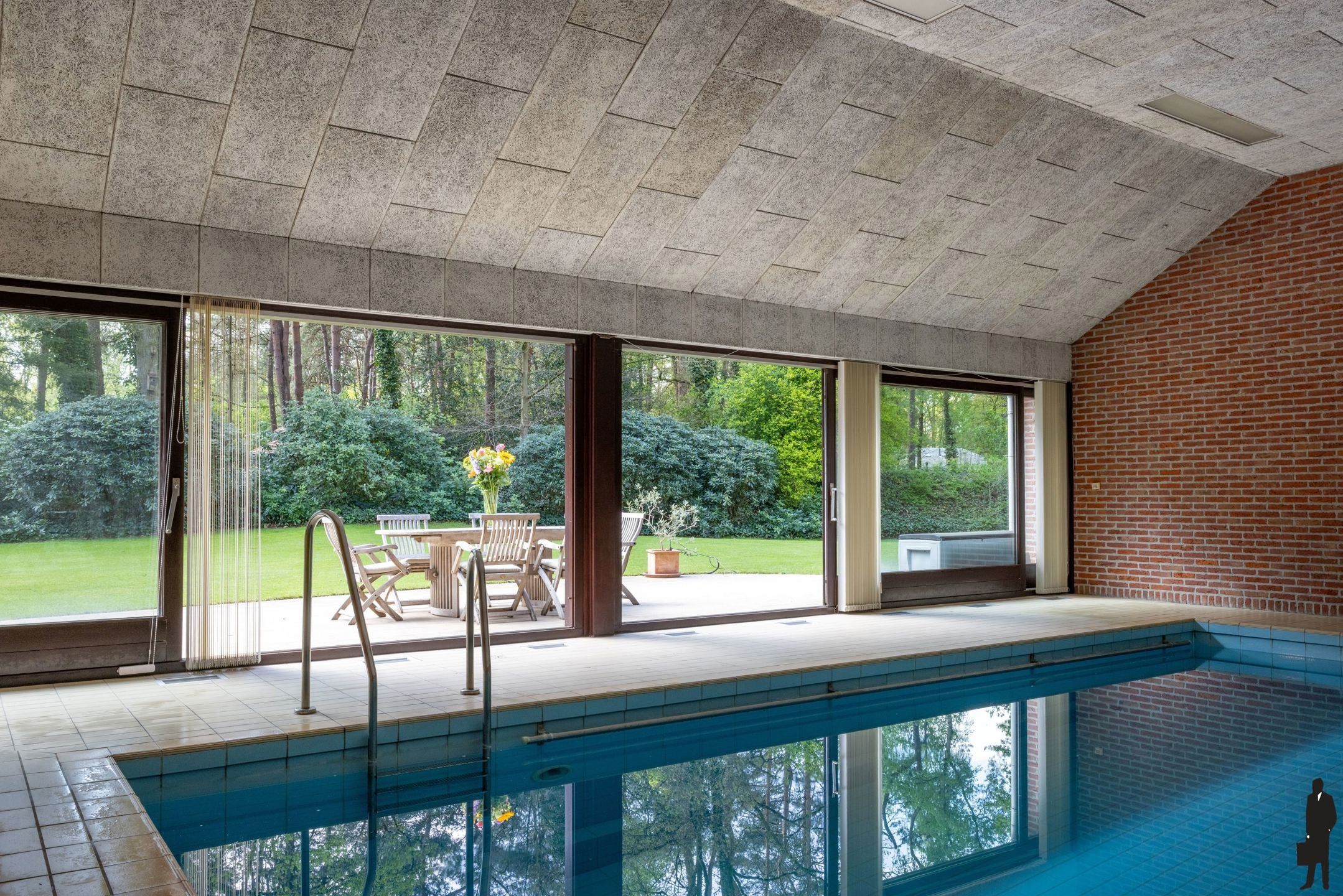 Seventiesvilla op toplocatie! foto 8