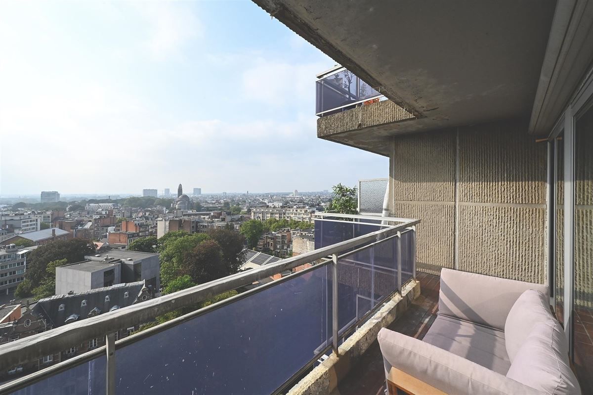 Luxueus gerenoveerd appartement met adembenemende uitzichten foto 27