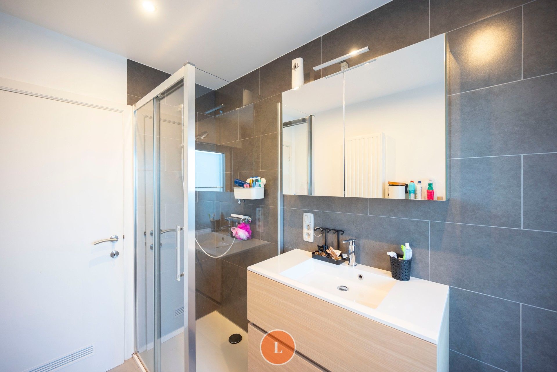 Instapklare gezinswoning met garage en tuin in Wevelgem. foto 15