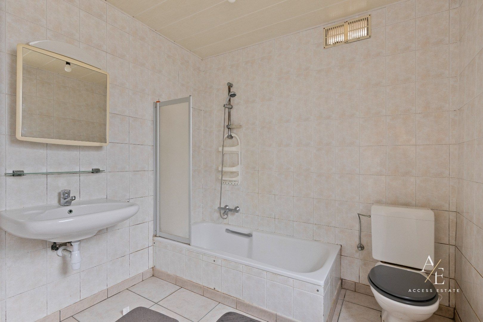 EEKLO - Uitstekend gelegen instapklare gezinswoning/ investeringsopportuniteit met tuin foto 6