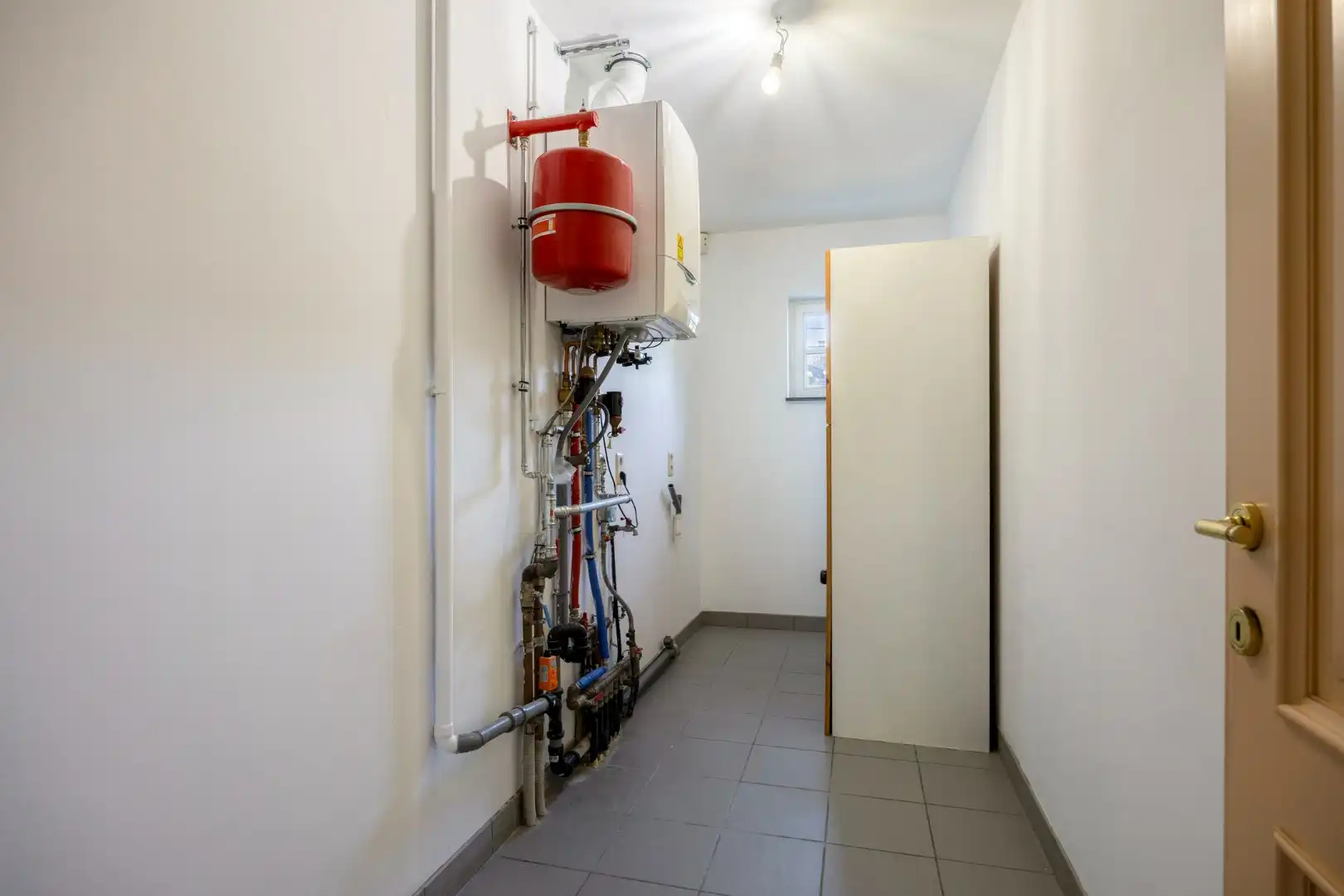 Villa met bureau,  5 slaapkamers, 2 badkamers en ruime tuin in Bierbeek! - EPC 172 kWh/m² - bewoonbare opp. 242 m² foto 15