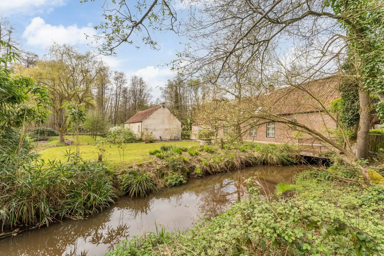 Charmante watermolen met bijgebouwen! foto 54