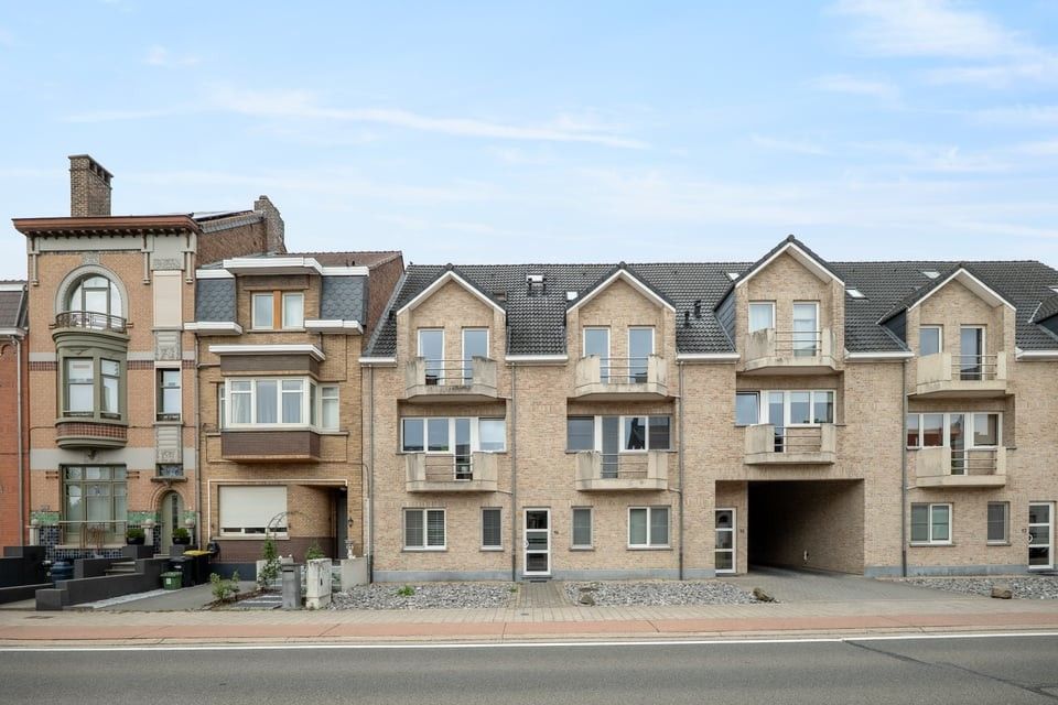 GEZELLIG 3 SLKS APPARTEMENT MET STAANPLAATS IN LANDEN foto {{pictureIndex}}