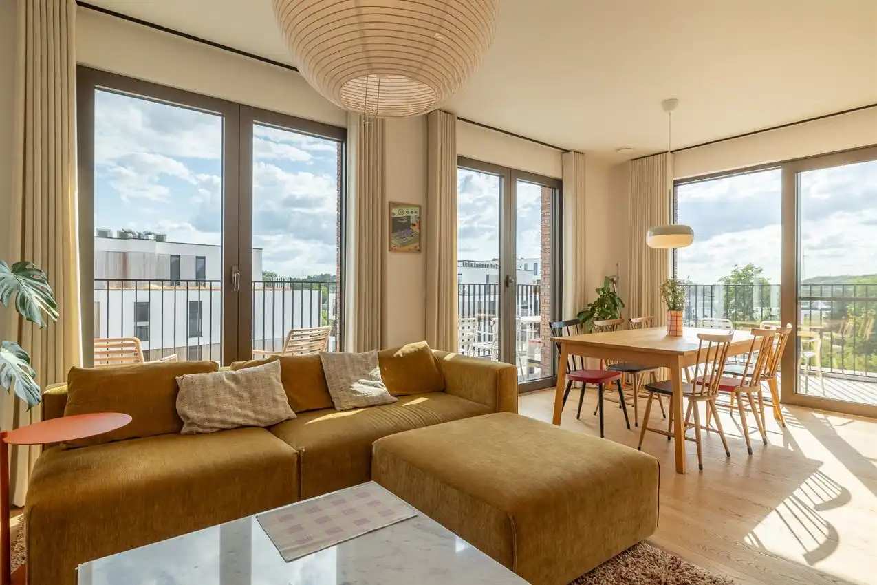 Lichtrijke penthouse met 2 slpk, terras en autostaanplaats foto {{pictureIndex}}