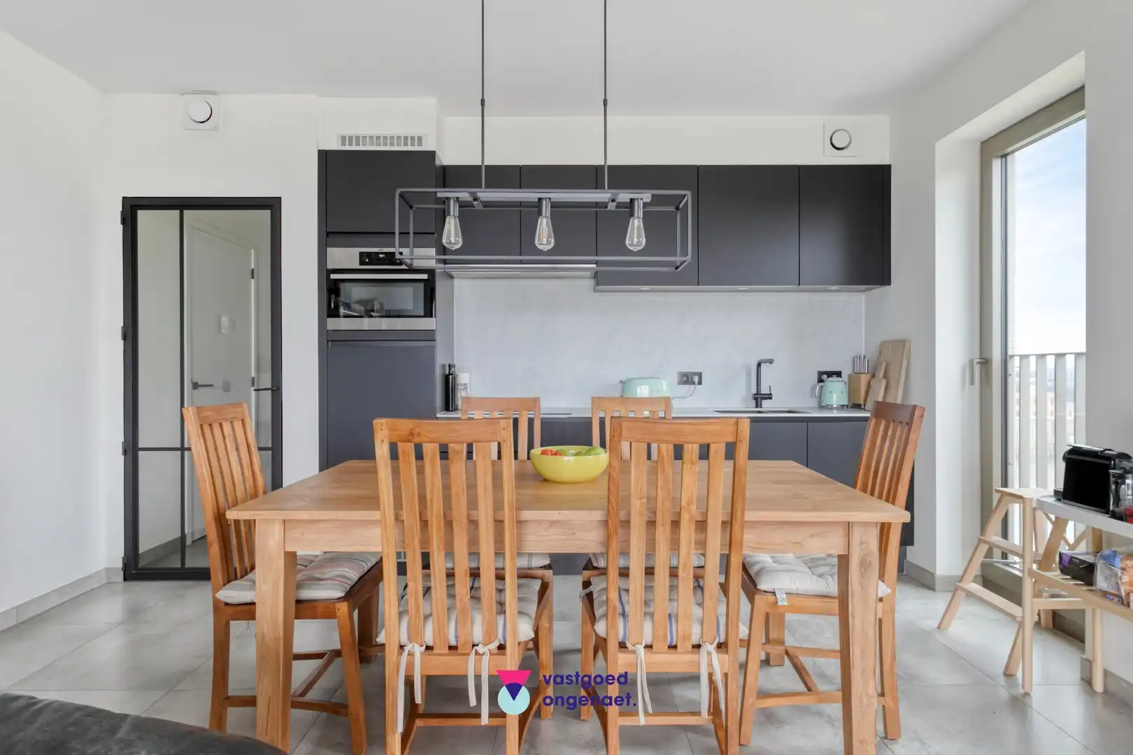 Stijlvol appartement met terras op toplocatie foto 3