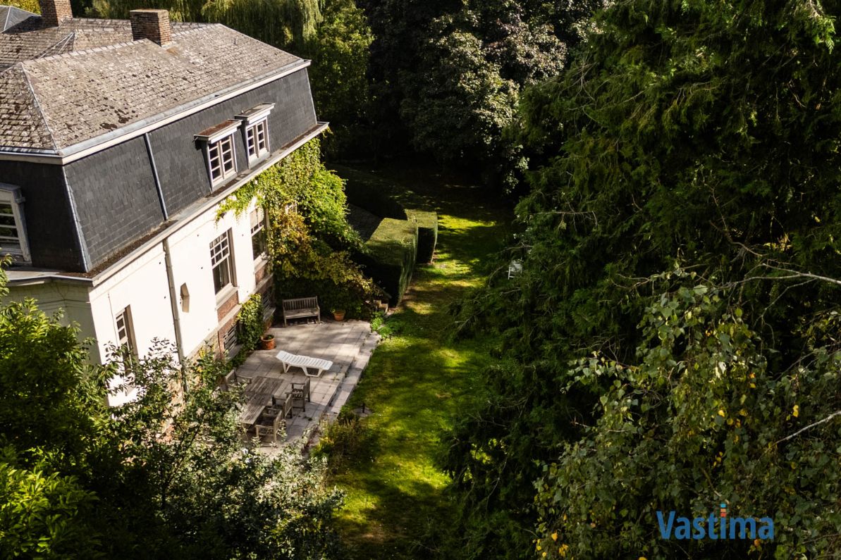 Karaktervolle villa met authentieke charme in een groene setting foto 3