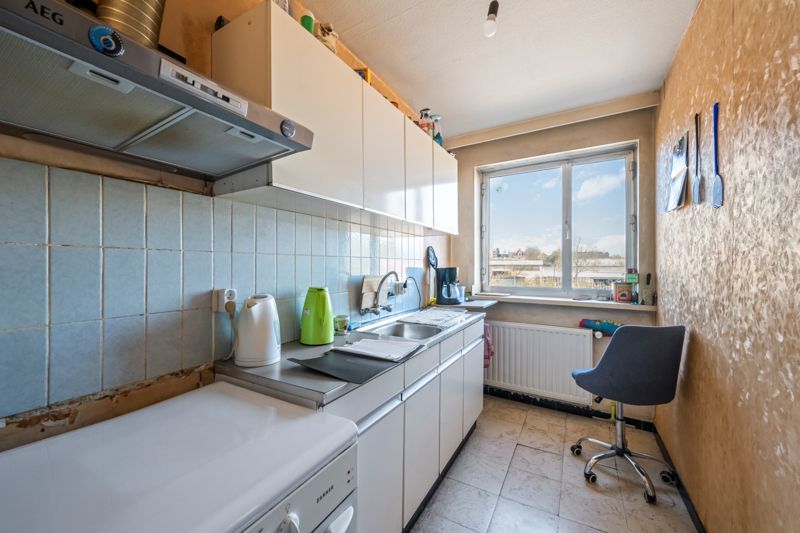 Roeselare-stadskern. Verzorgd en verhuurd TWEE-slaapkamerapprtement van 85 m2. Terras achteraan van +/- 14m2. Dichtbij scholen, winkels en de Markt, op wandelafstand. foto 6