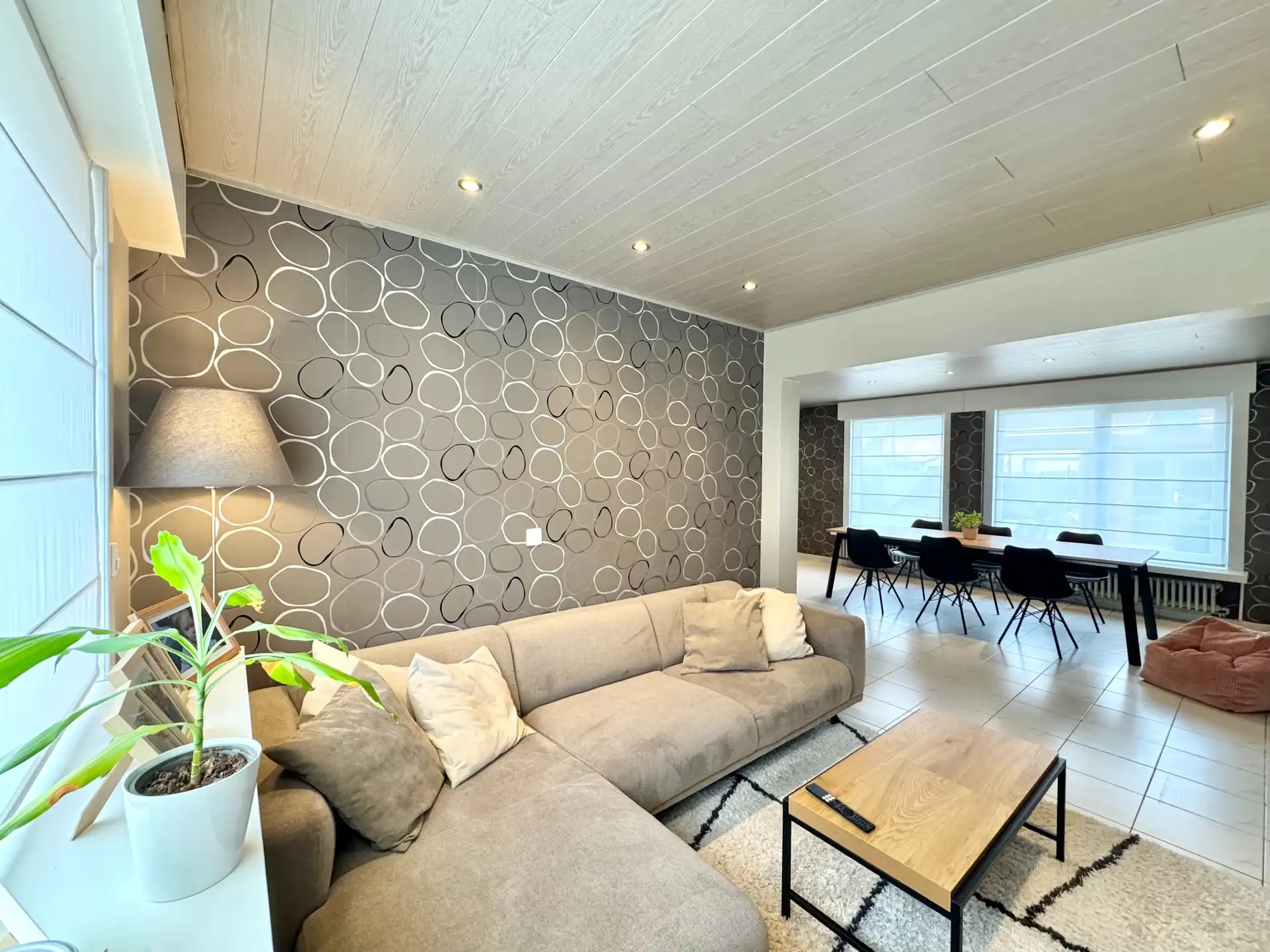 HALFOPEN WONING MET 4 KAMERS, TUIN & GARAGE - 359 m² foto 3