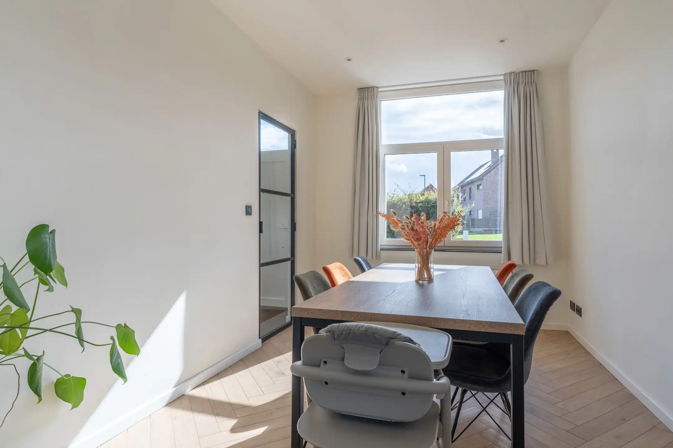 Instapklare 3 slaapkamerwoning met bureau en tuin te Turnhout foto 5