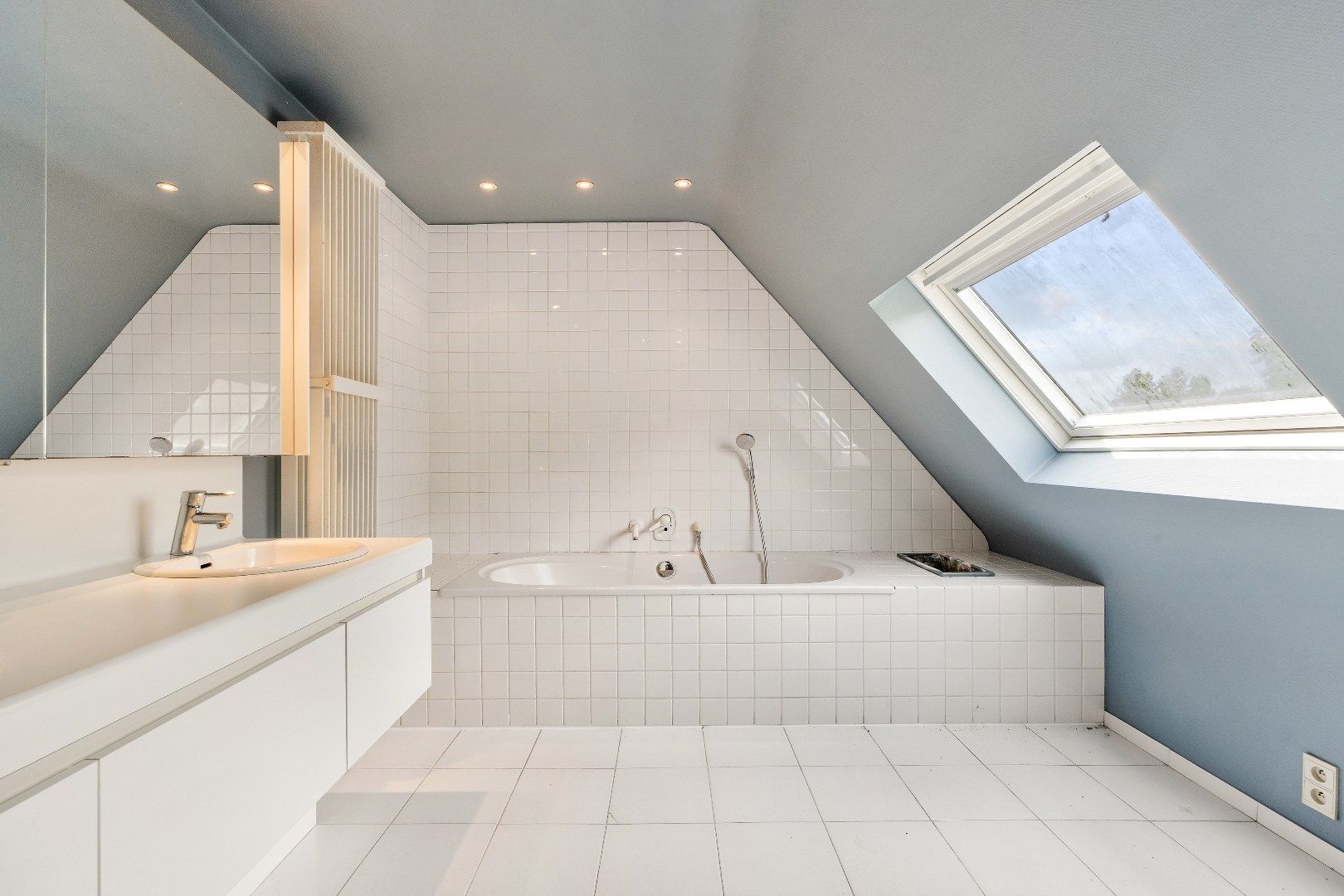 Uniek handelspand met duplexappartement op een toplocatie in Dadizele foto 16
