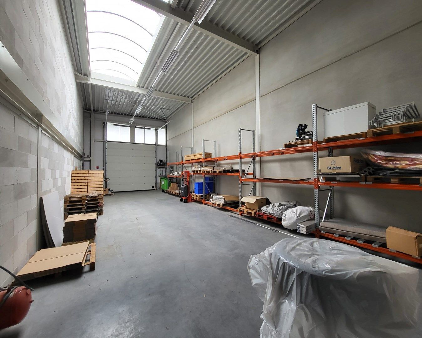 Hangar/loods met kantoor. foto 17