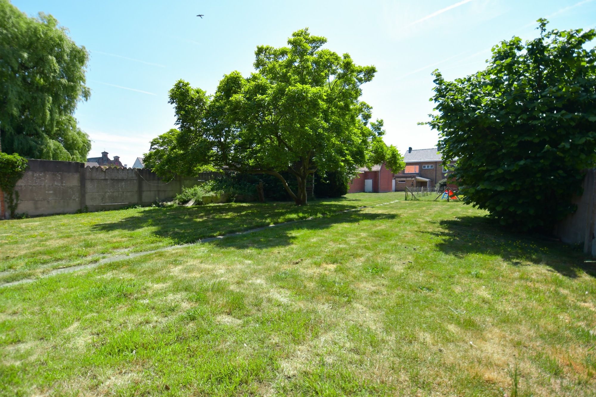 | BEZOEKMOMENT 14/06 van 12u - 14u | STATIGE en ruime woning in het centrum van Oedelem op 1076m² foto 2