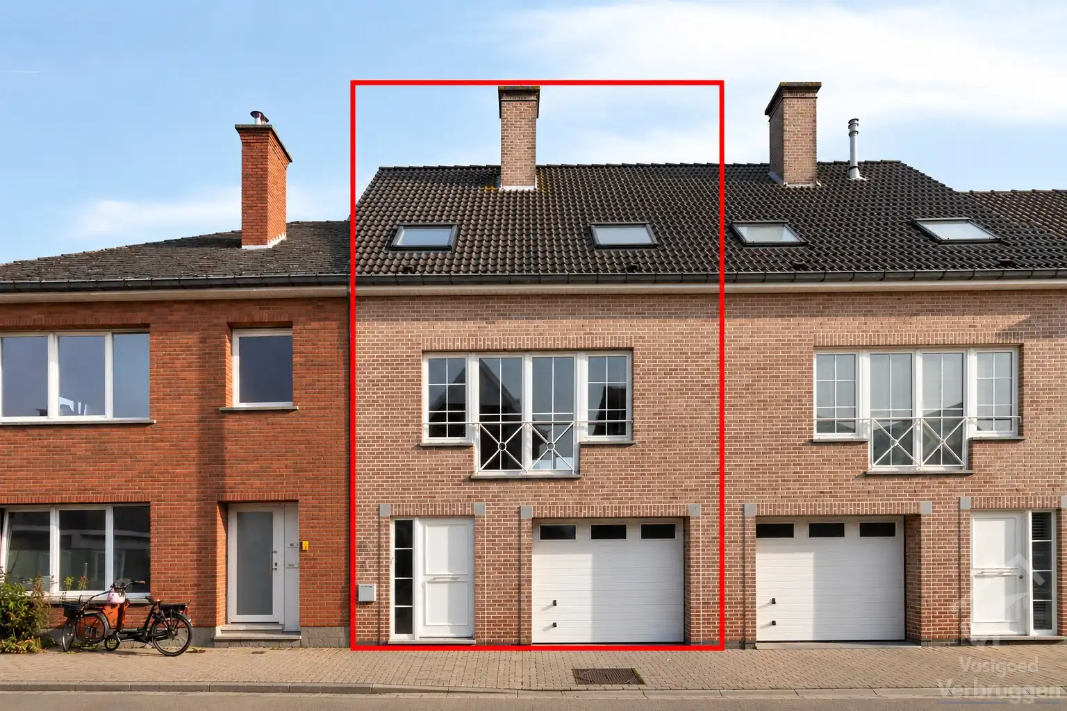 Instapklare moderne woning met 3 slaapkamers, bureau en dubbele garage foto {{pictureIndex}}