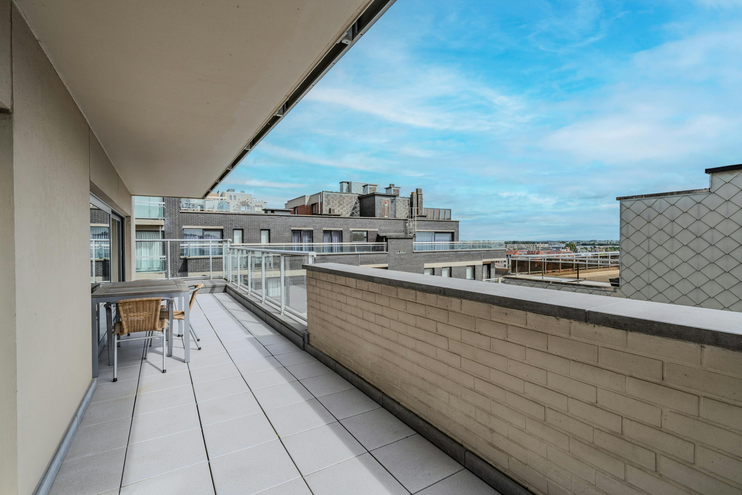 Prachtig hoekappartement met 1 slaapkamer en zijdelings zeezicht te koop te Middelkerke! foto 2