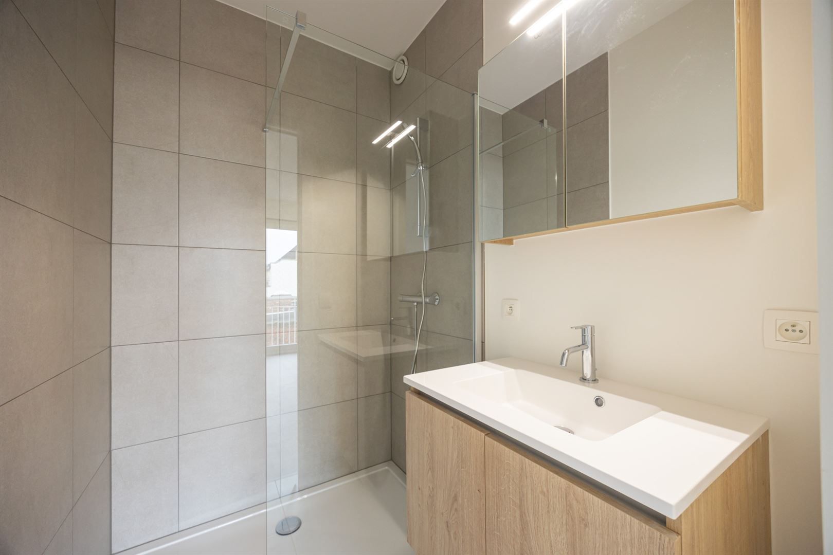 Prachtig nieuwbouwappartement met terras foto 15