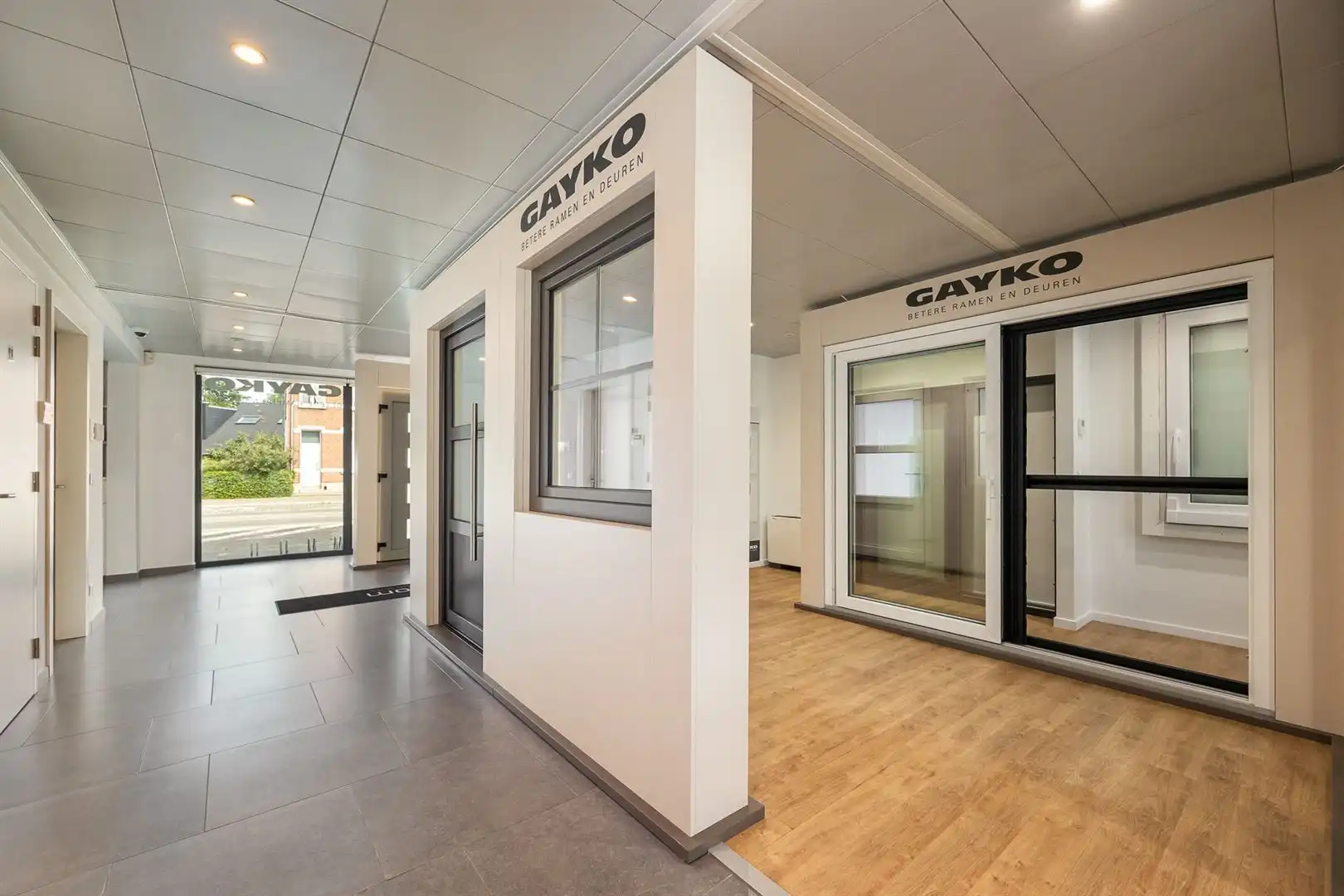 Commerciële toplocatie met privéparking foto 7