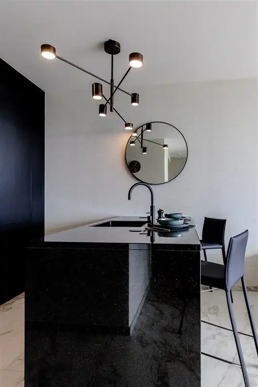 Exclusief gemeubeld 1- slaapkamerappartement in Antwerp Tower foto 5