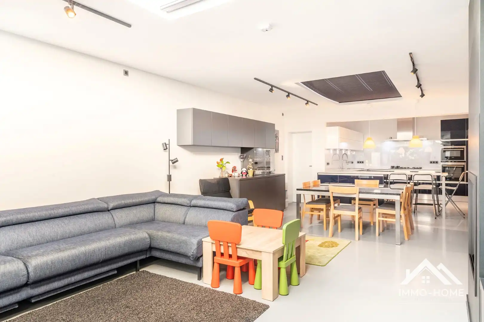 Héél erg ruime gerenoveerde woning met garage nabij centrum Lokeren! foto 3