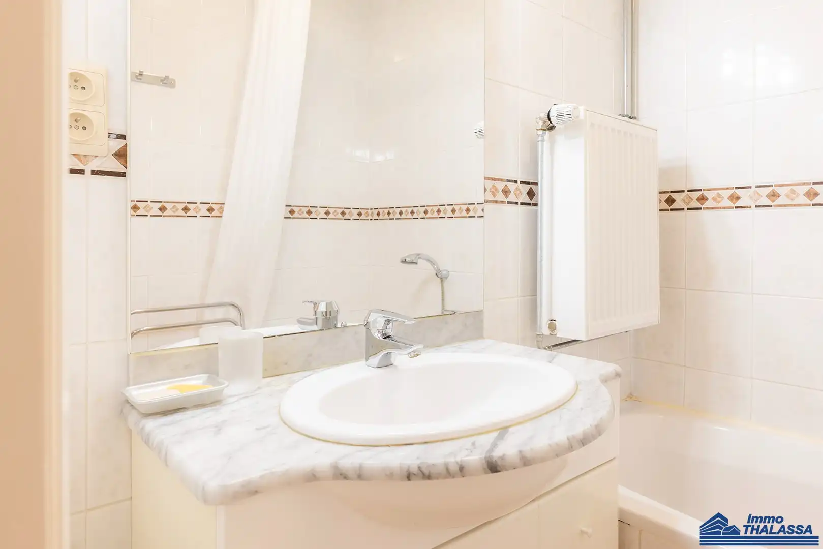 Gemeubeld appartement met extra studio foto 27