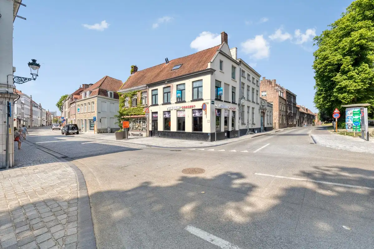 KANTOOR/PRAKTIJK met WOONST te BRUGGE foto 2