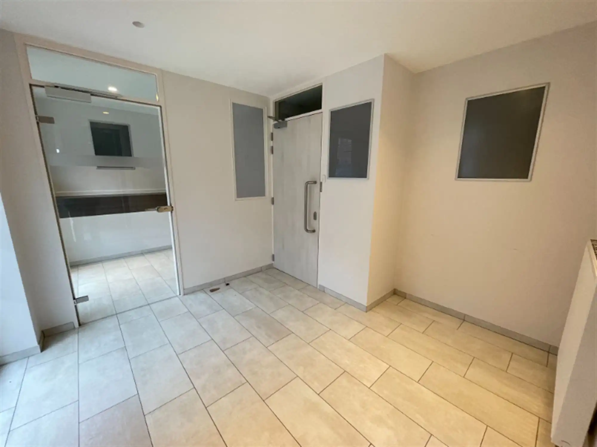 Handelspand met parking foto 2