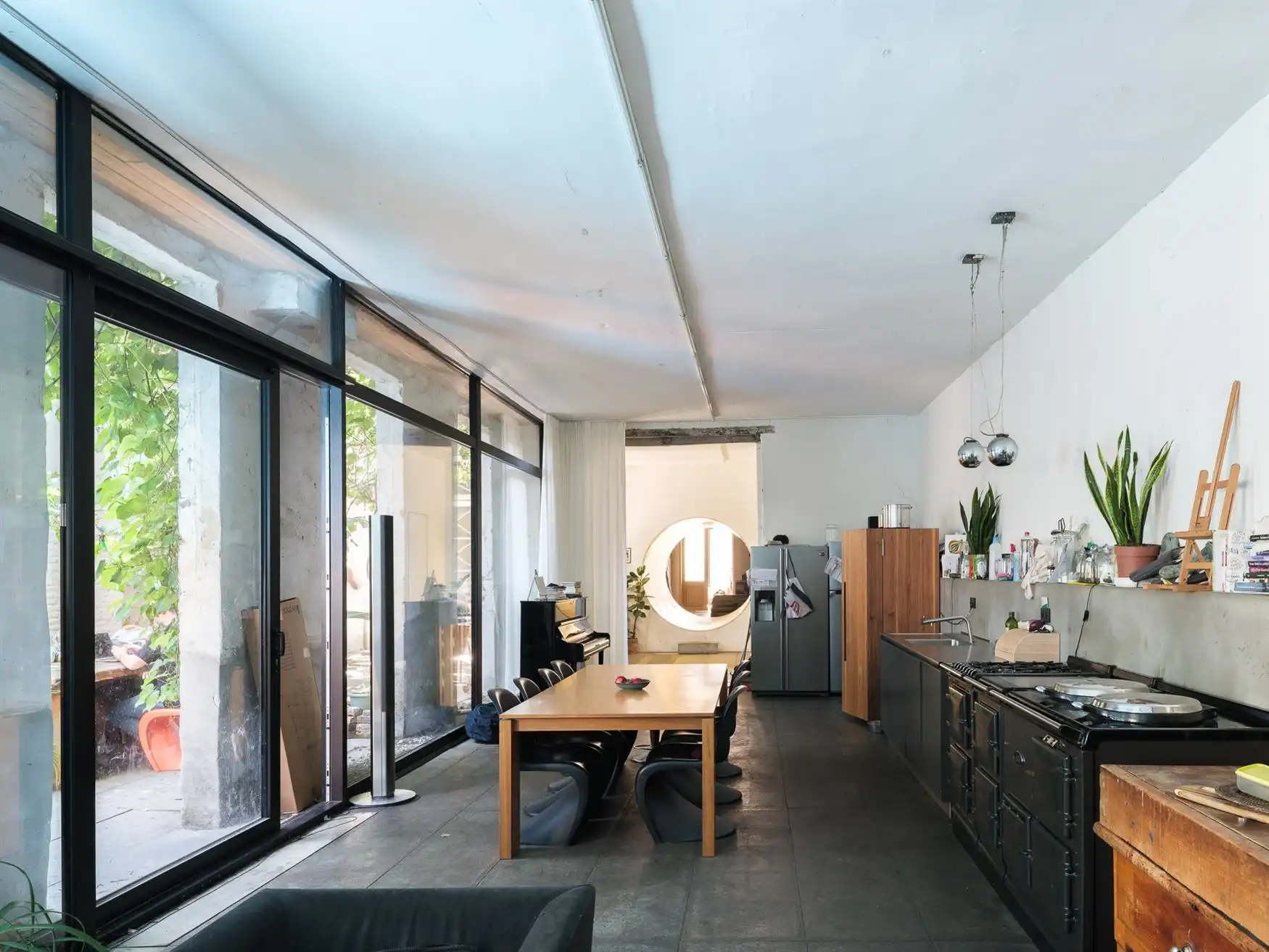 Hoofdfoto van de publicatie: Eigenzinnige urban villa met stadstuin in hartje Gent