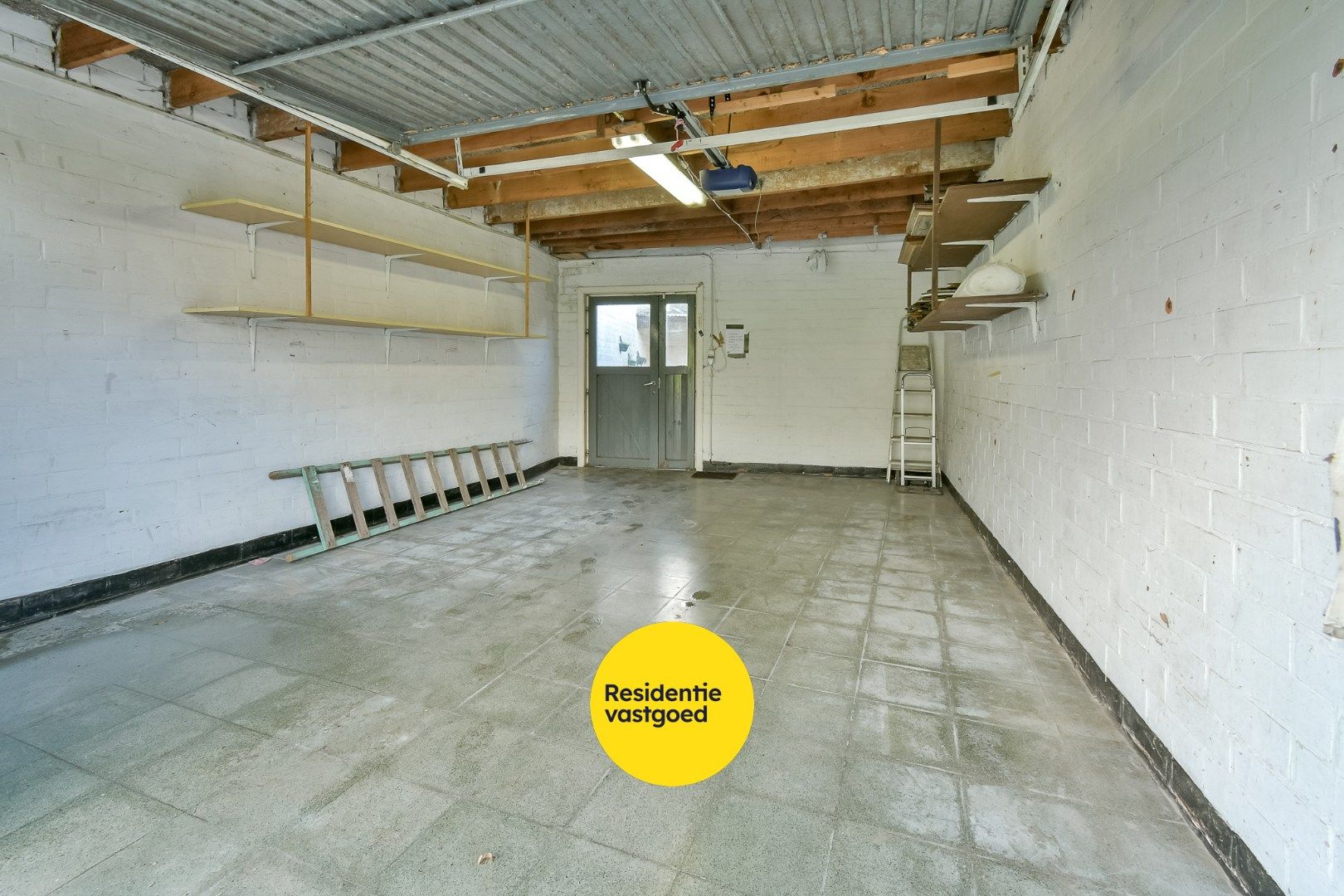 Te renoveren woning in hartje Torhout! foto 19