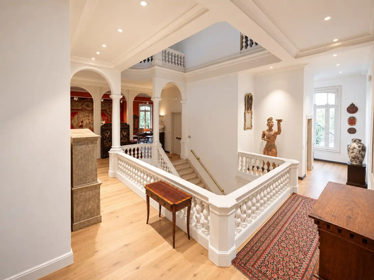 IMPOSANT KARAKTERVOL NEOCLASSICISTISCH HERENHUIS foto 11