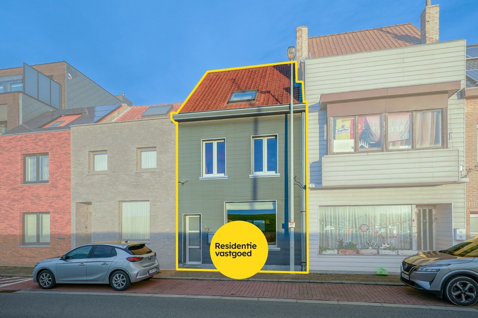 Instapklare gezinswoning met 4 slaapkamers, tuin en zicht op de Spuikom te Bredene foto {{pictureIndex}}