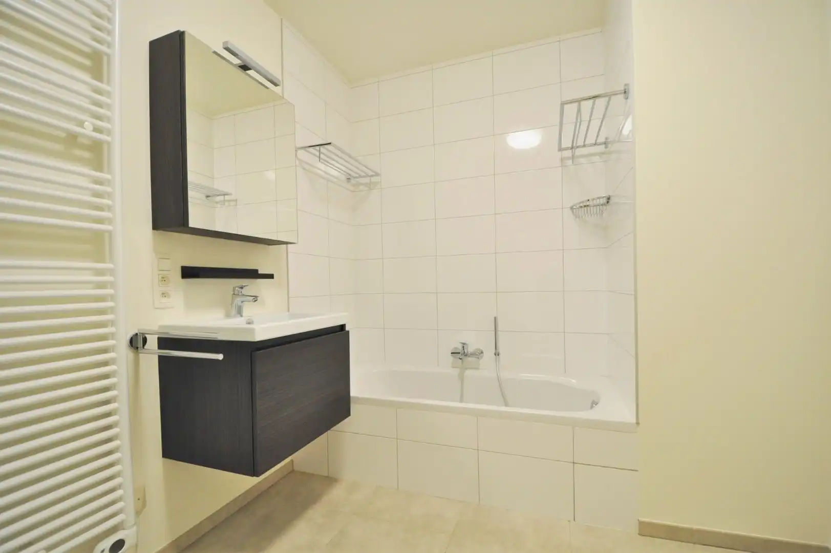 Ruime recente woning met 4 slaapkamers, garage en autostaanplaats foto 10