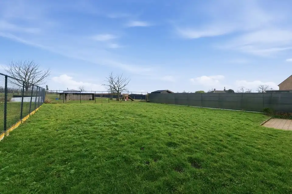 KNAP GERENOVEERDE GEZINSWONING MET 3 SLKS, TUIN EN CARPORT IN JEUK foto 31