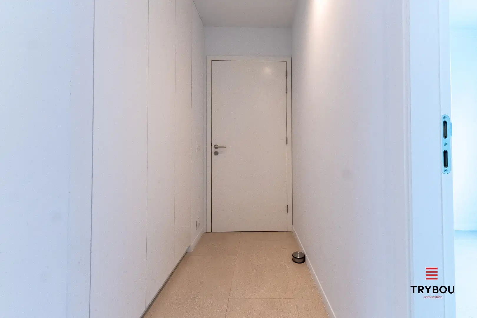 Appartement met 2 slaapkamers, garage en 2 staanplaatsen in Houthulst! foto 2