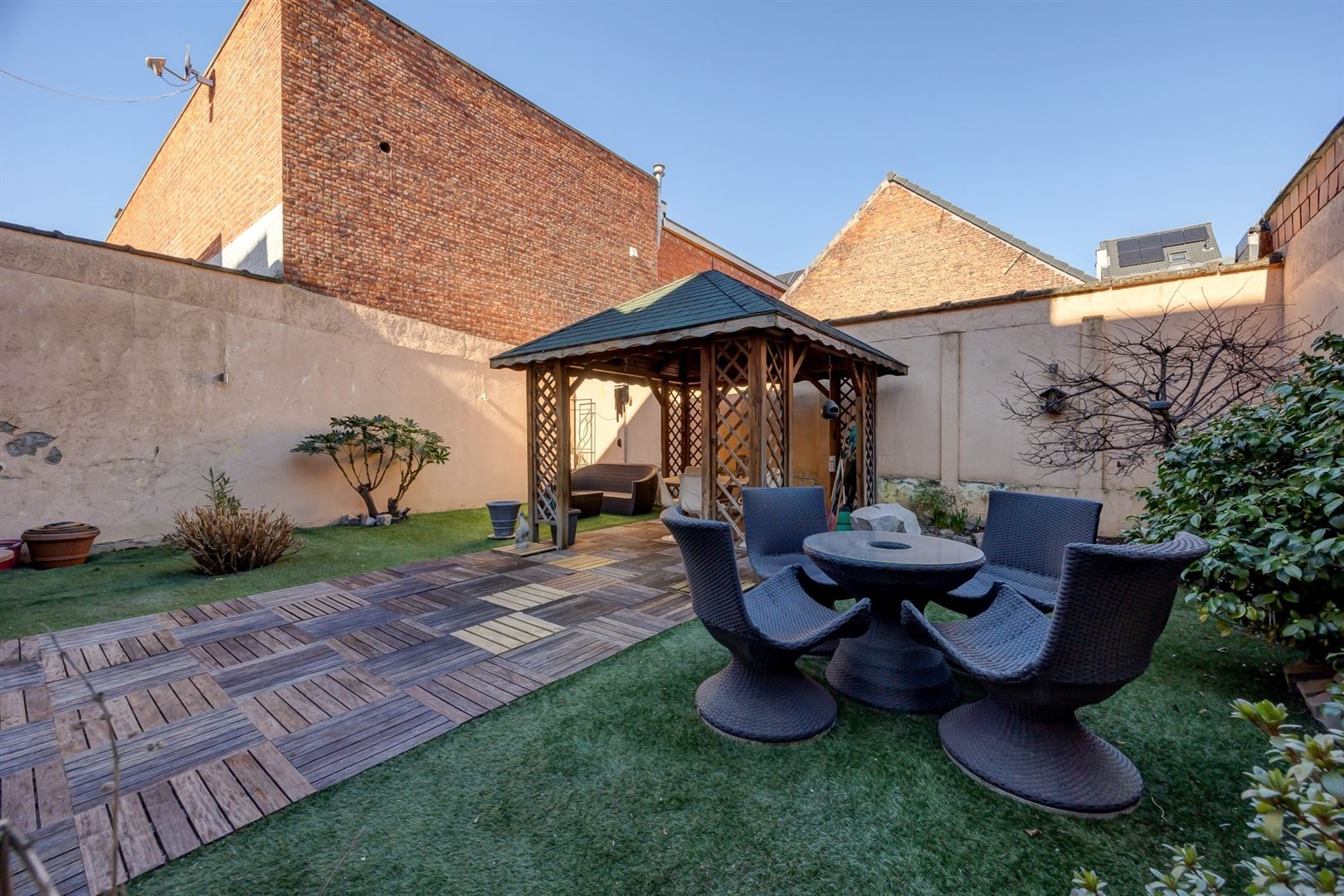 Ruim gelijkvloers appartement met tuin en terras zonder inkijk! foto 4