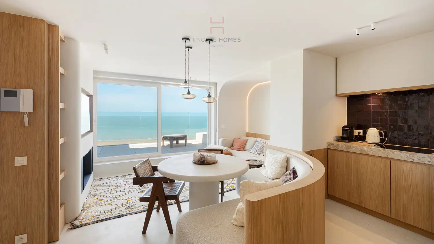 Luxueus vernieuwde penthouse op de zeedijk in Duinbergen foto 2