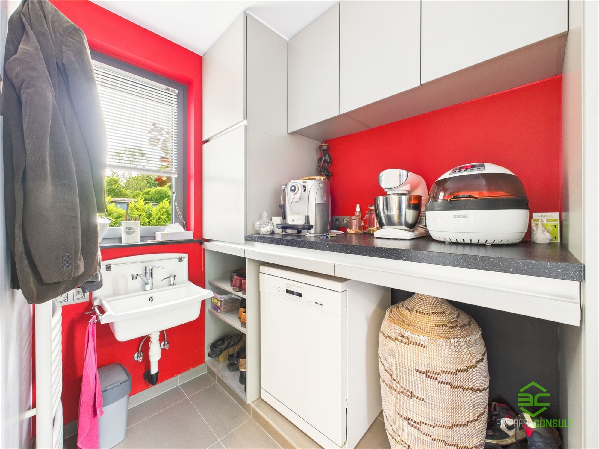 Ruime gezinswoning met achtergelegen studio op 14a 18ca! foto 13