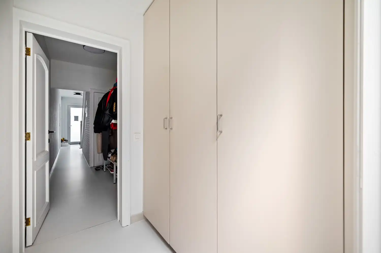 Instapklare, gerenoveerde woning met 3 slaapkamers, royaal terras en aparte kantoorruimte te Lint foto 20