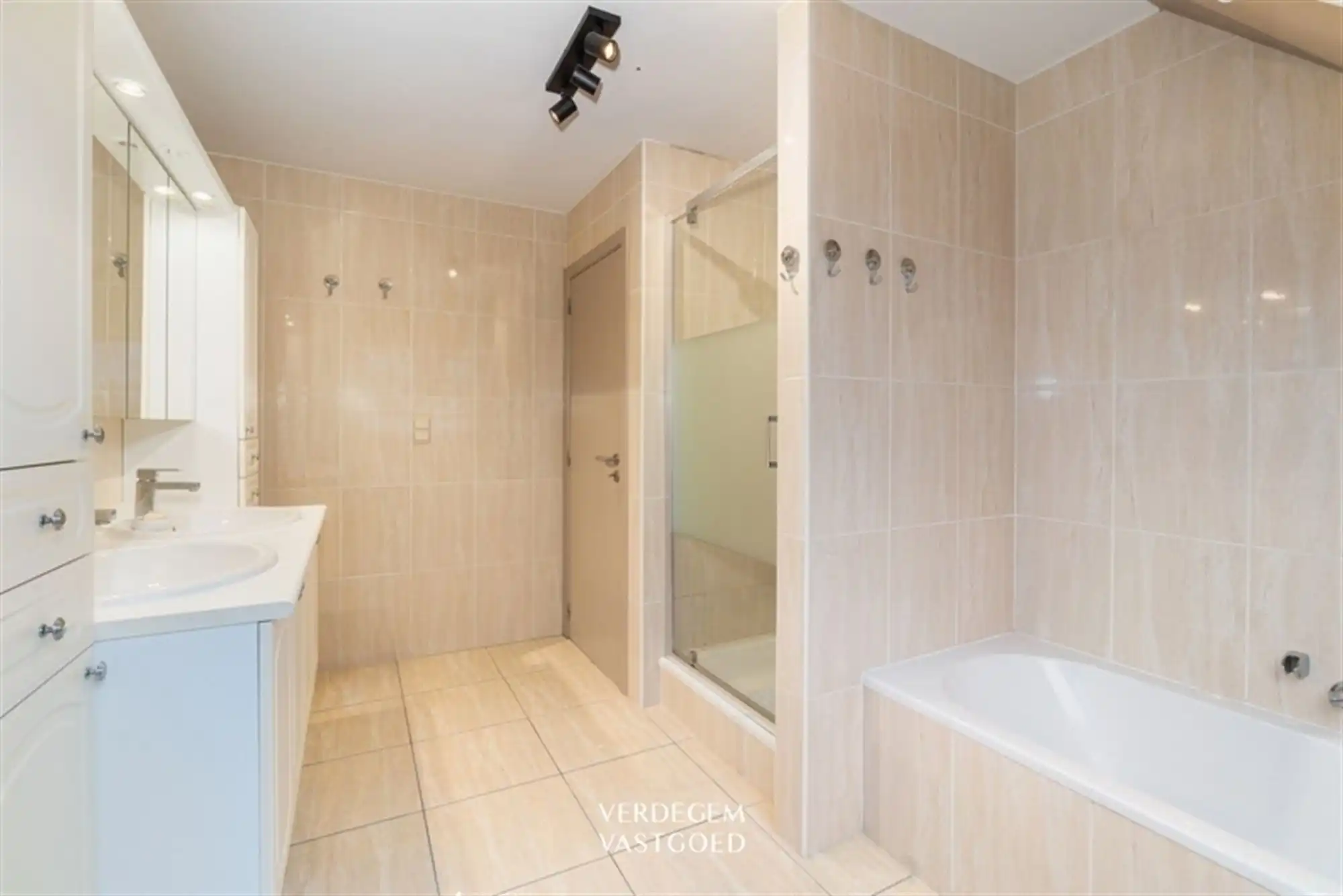 Fijne woning met 3 slaapkamers en mooie tuin in rustige woonbuurt foto 12