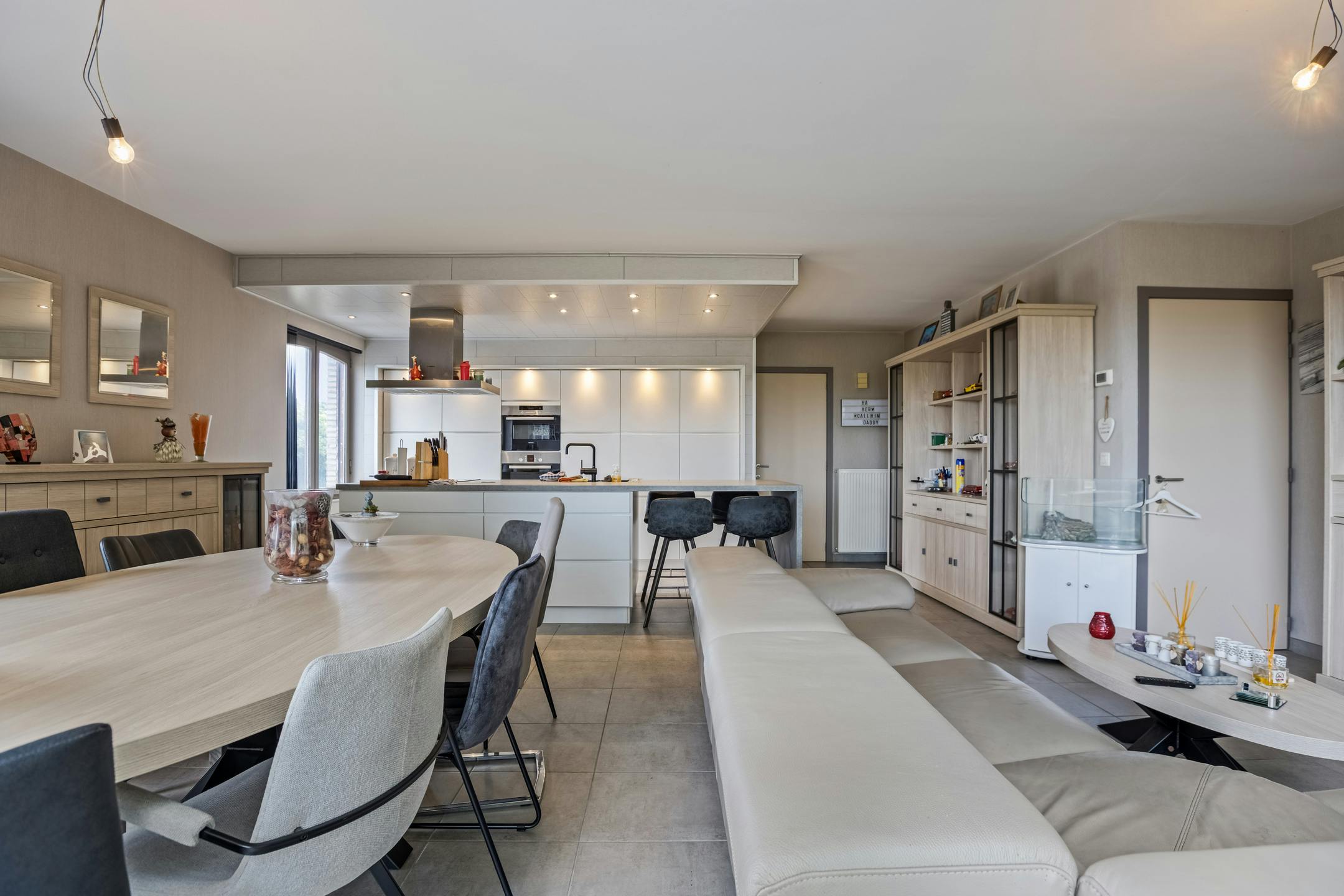 Hoofdfoto van de publicatie: alfopen bebouwing met 3 slaapkamers op een ruim perceel in Gits!