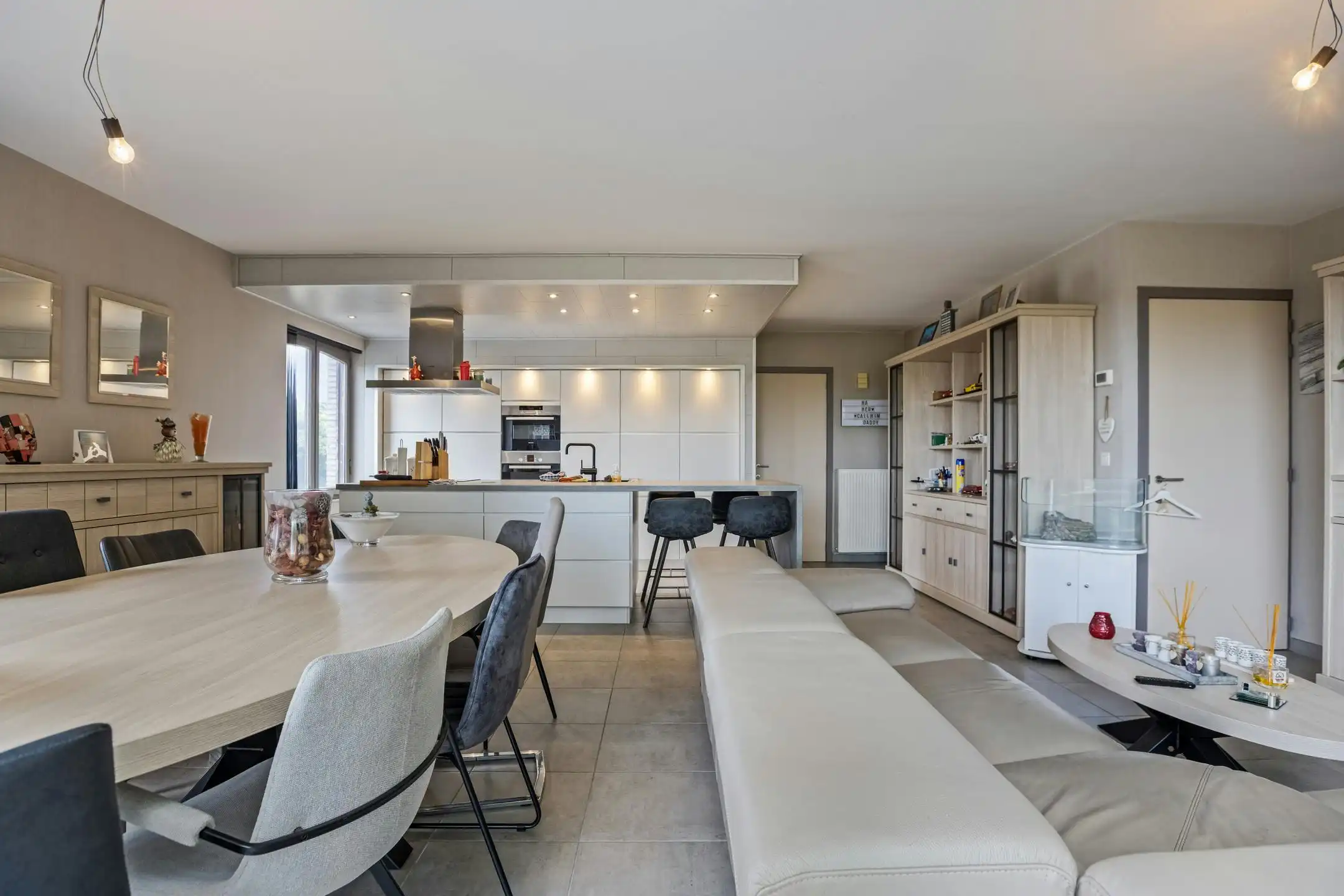 Hoofdfoto van de publicatie: alfopen bebouwing met 3 slaapkamers op een ruim perceel in Gits!