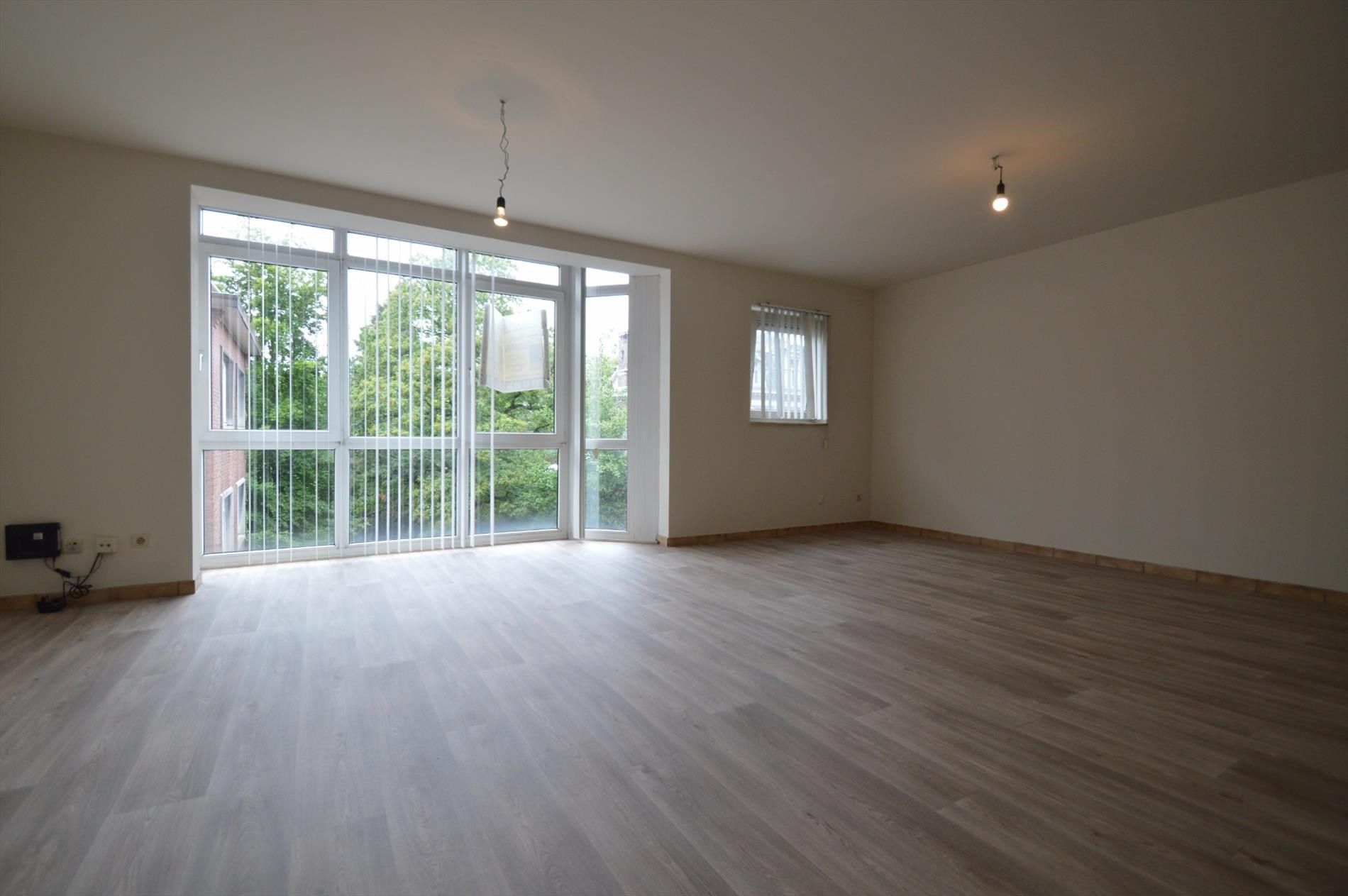 Netjes opgefrist appartement met 2 slk, terras en garage in centrum v Bilzen foto 2