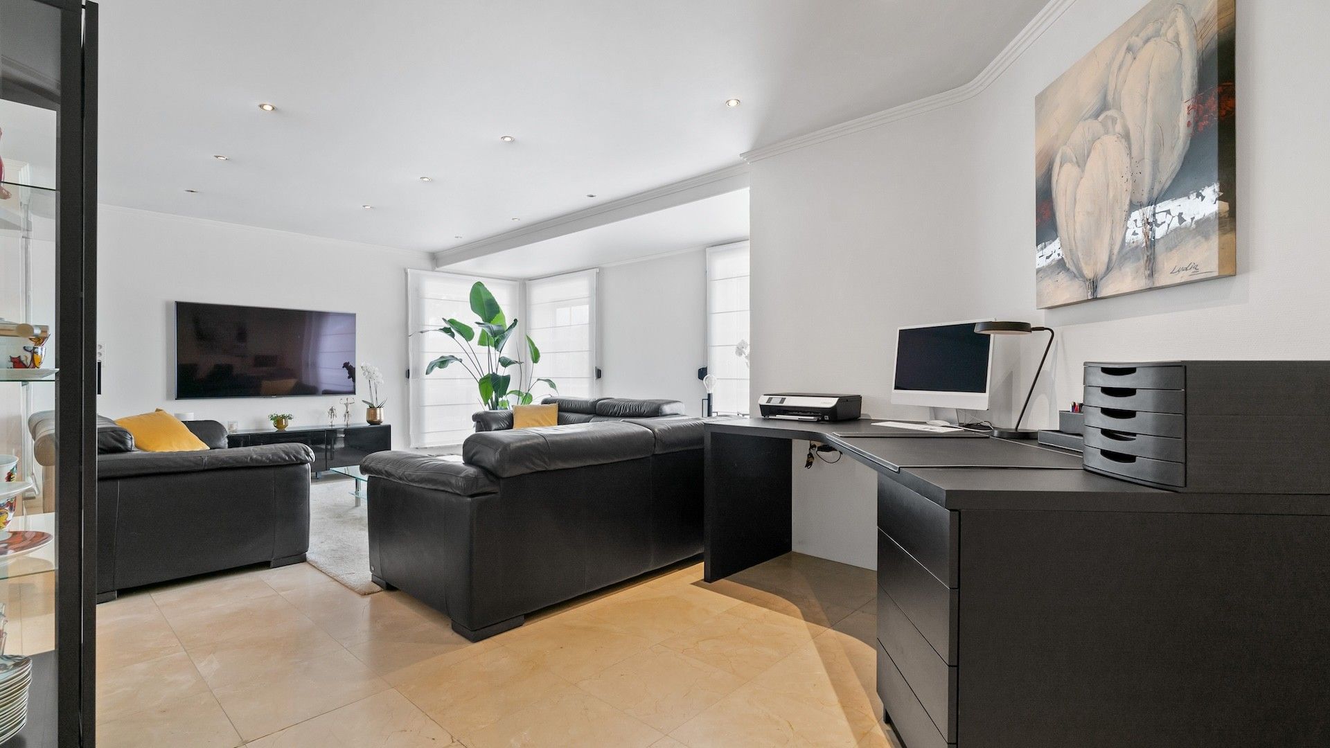Onderhoudsvriendelijke en gelijkvloerse woning met zwembad foto 5