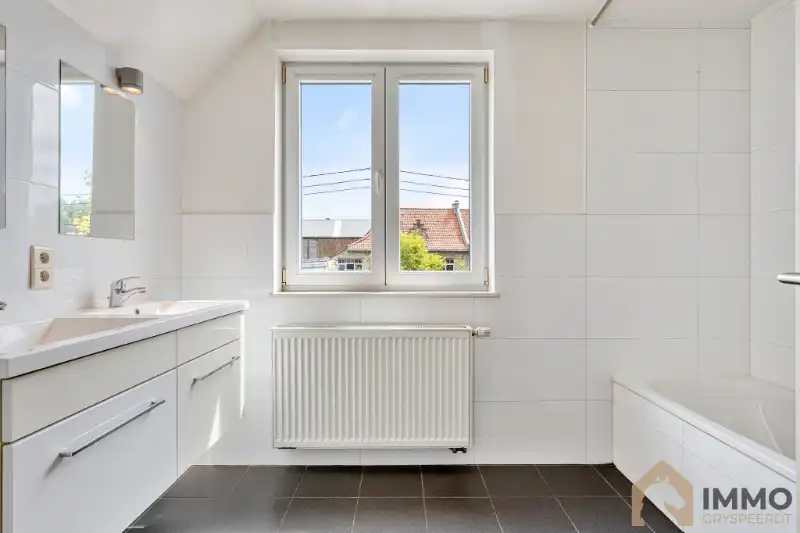 Te koop in Staden – Instapklare energiezuinige gezinswoning met garage, tuin en kelder foto 18