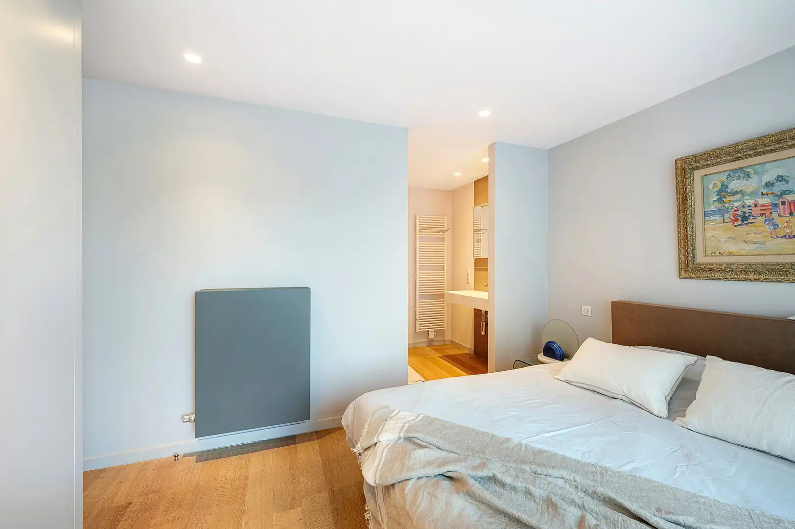 Instapklaar 2-slaapkamerappartement met terras op gegeerde locatie in Knokke. foto 16