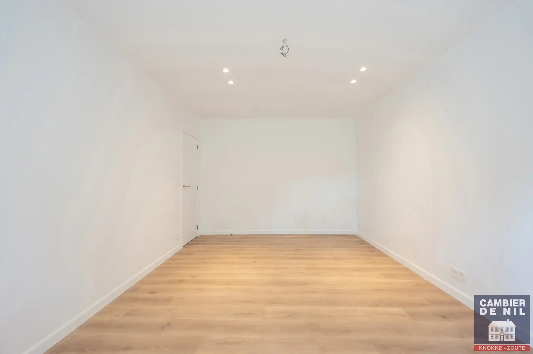 Gerenoveerde, ongemeubelde koppelvilla met zuidgerichte tuin palend aan de golf - Zoute foto 27