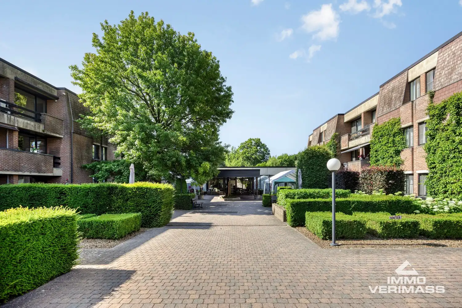 Instapklare, gerenoveerde serviceflat in een rustige en groene omgeving foto {{pictureIndex}}