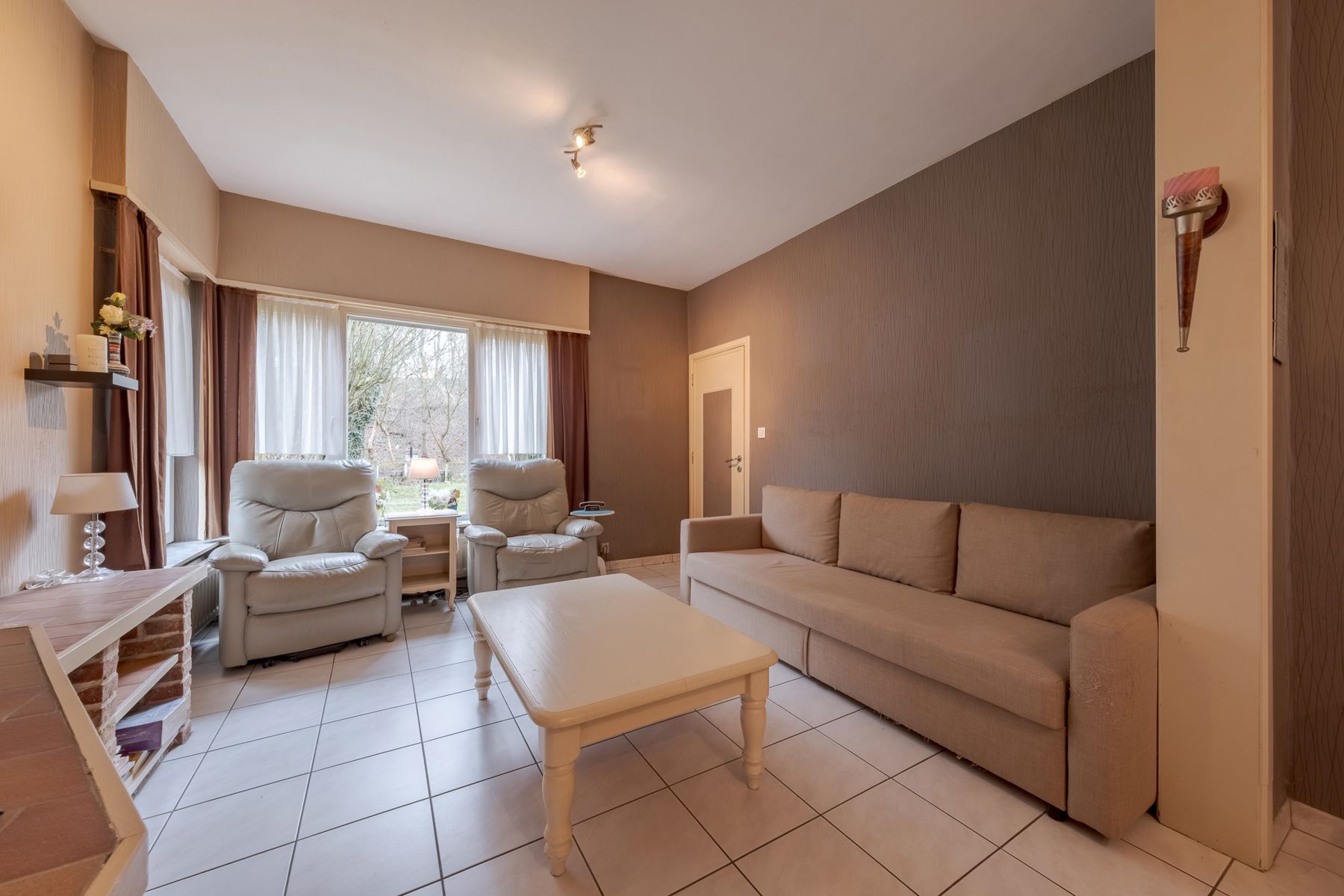 Goed gelegen woning met potentieel foto 4