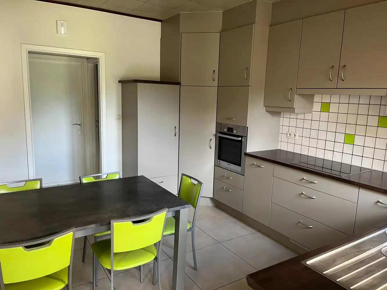 Ruime, instapklare halfvrijstaande woning op een perceel van 1.609 m² in het landelijke Boorsem! foto 3