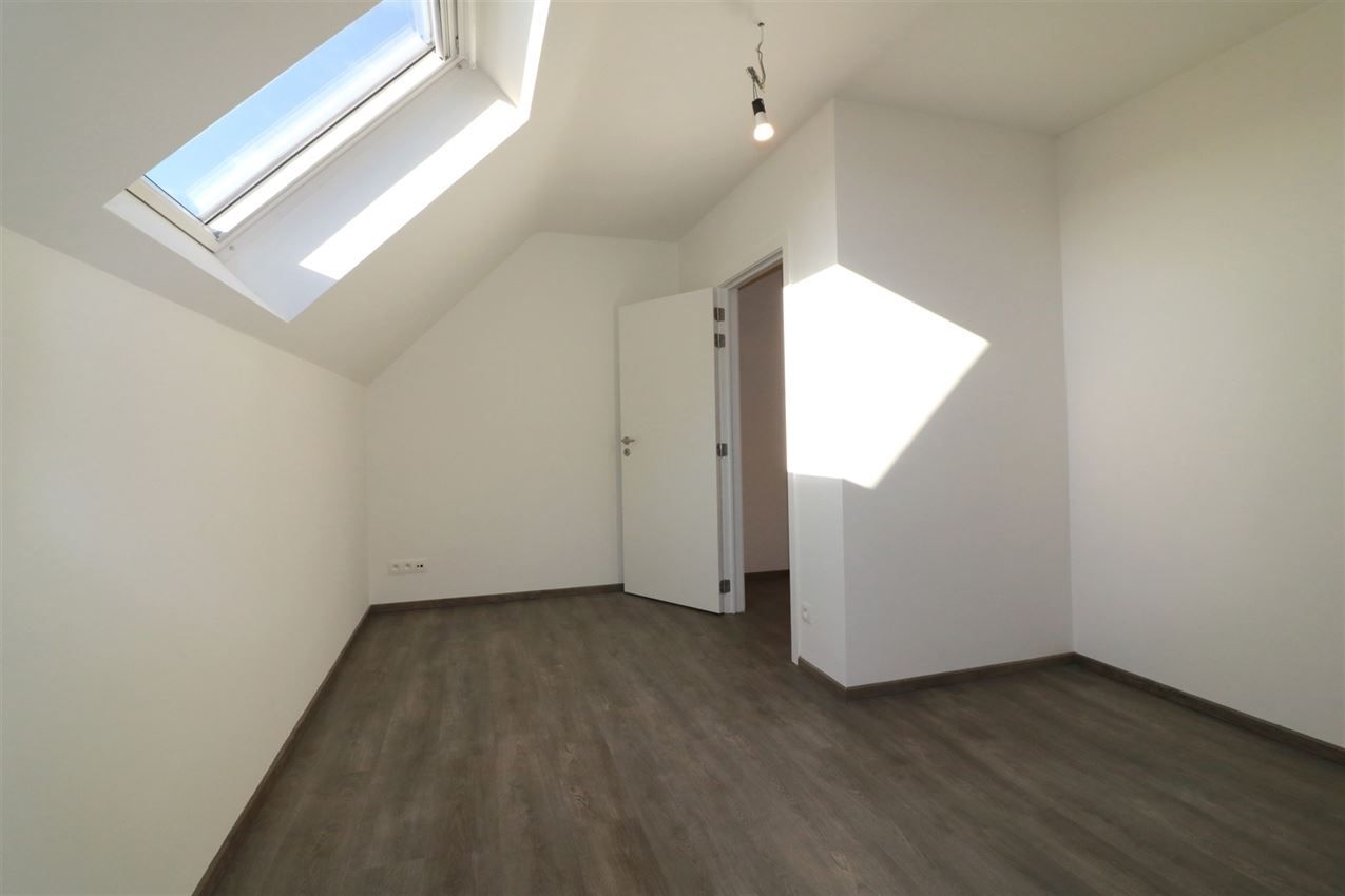 duplex met 2 grote slpk., zuidgericht terras, 2 parkings nabij centrum  foto 21