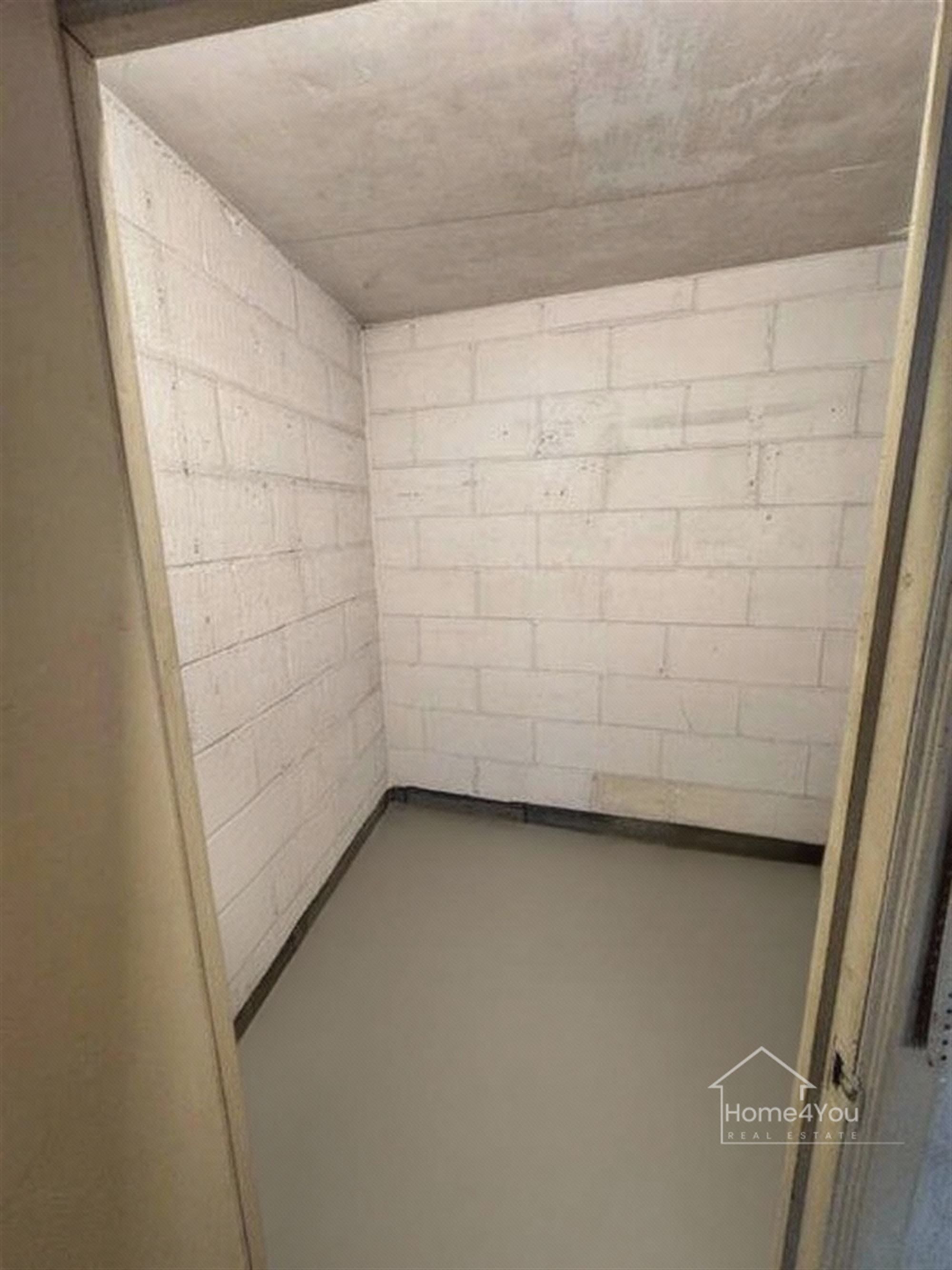 Garage met 2 staanplaatsen incl. een berging foto 4