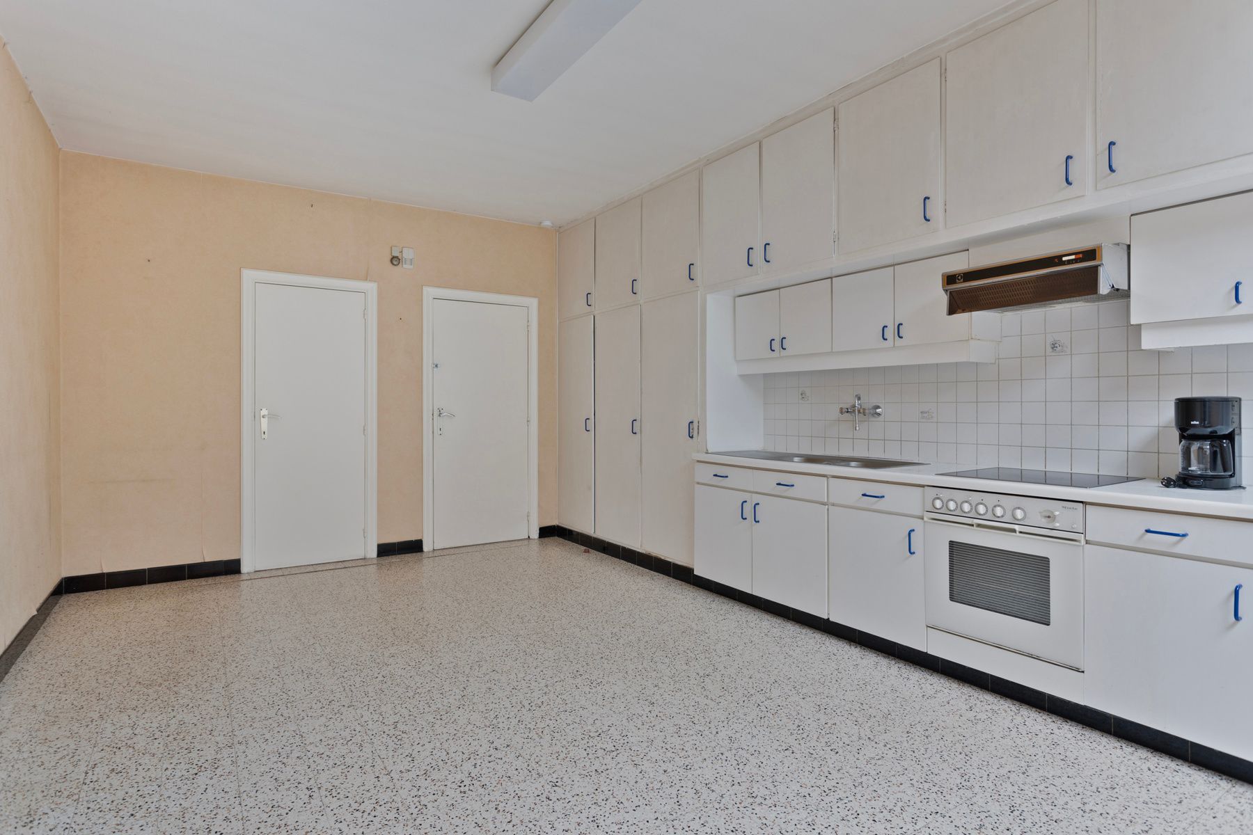 Te renoveren hoeve met authentieke schuur en stallen foto 12